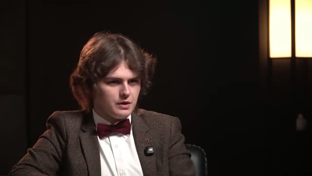 Две сверхмассивные чёрные дыры.
