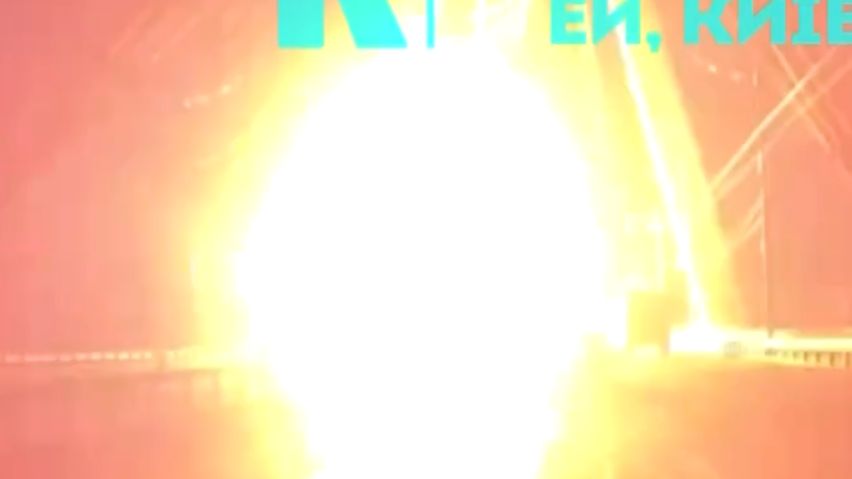 Ещё видео прилёта по Северному мосту в Киеве сегодня утром.