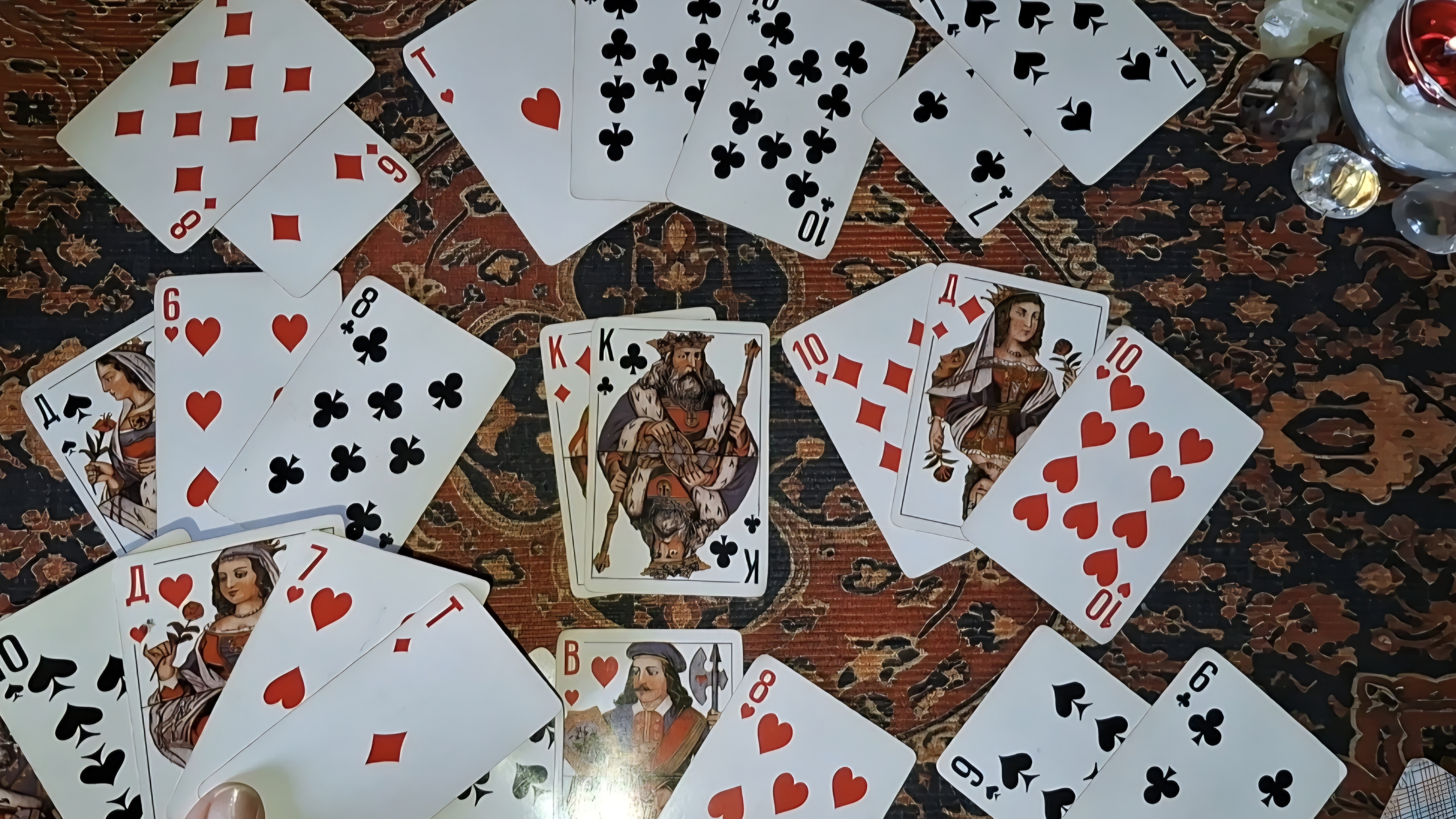 Что у него ♣️с♦️другой?