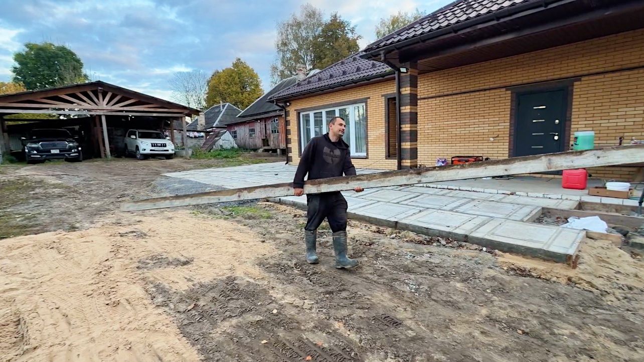 Зачем нам калитка на соседский участок? Пришлось все разобрать чтобы заново построить своими руками.