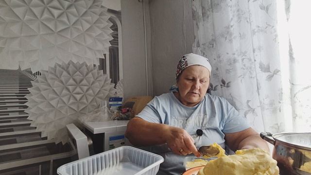 набила масло сливочное/ приготовила обед/