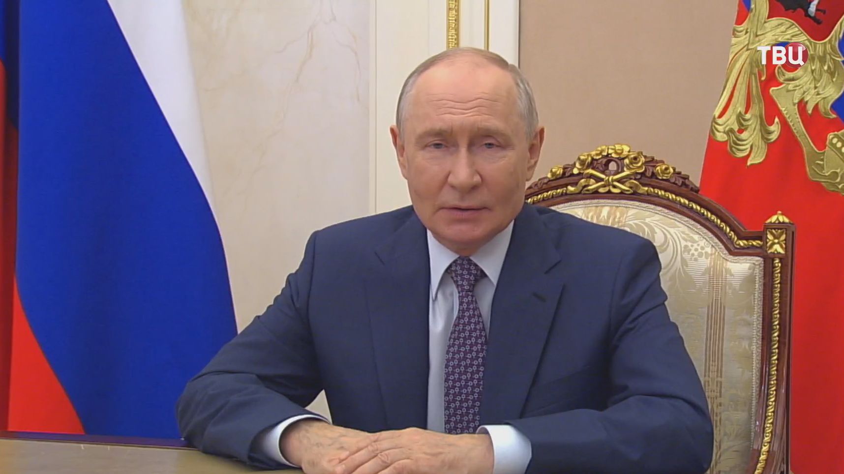 Путин поздравил российских педагогов с Днем учителя