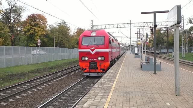 Пассажирский электровоз серии ЭП2К.