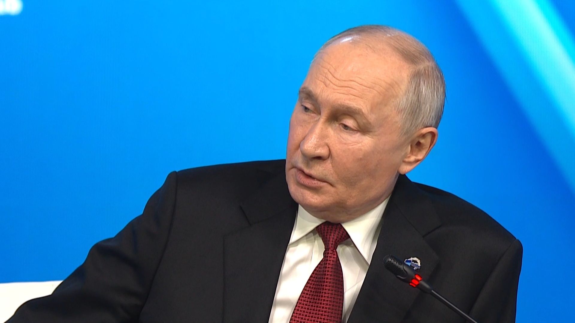 «ВСТРЕЧА ВТРОЁМ ВОЗМОЖНА!» — Путин о главной интриге саммита АТЭС
