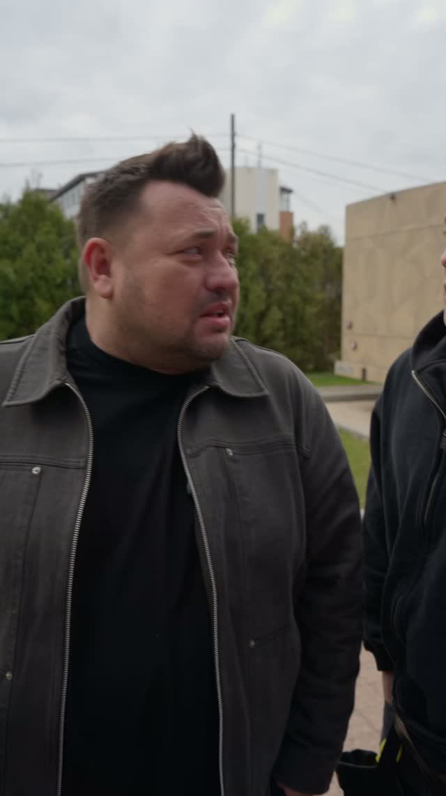 Эх, очереди в Москве уже не те.. Не то что в 90-х были..😏🤌