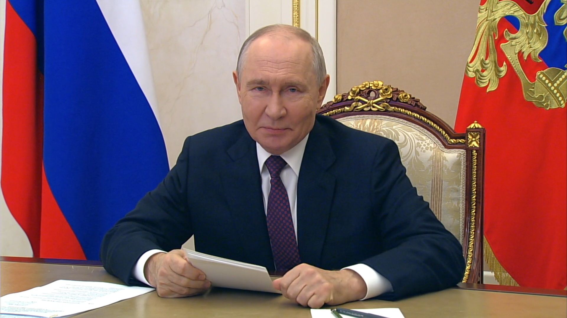 «ЭТО МЕНЯ ОЧЕНЬ ВОЛНУЕТ!» — Путин об ИИ и опасности, которую нельзя допустить в школах