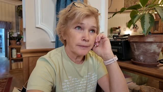 Тяжело расставаться.