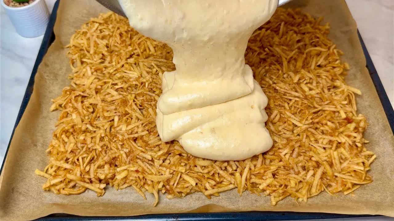 Просто натрите Яблоки и вылейте тесто! Так вкусно, что готовлю всю осень! Вместо Шарлотки за минуты!