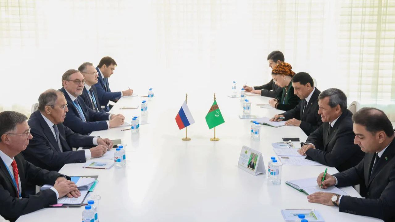 С.В.Лавров с Министром иностранных дел Туркменистана Р.О.Мередовым, Туркменбаши, 7 октября 2026 года