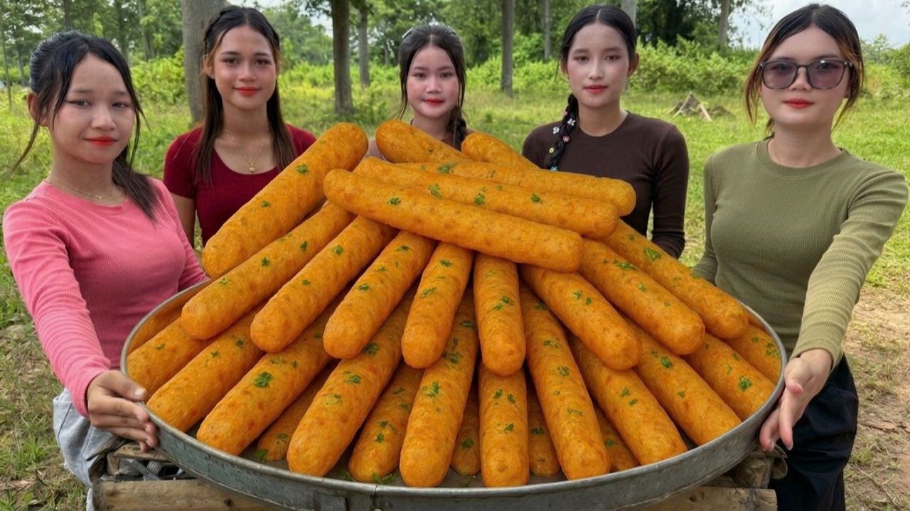 Потрясающий рецепт жареных картофельных оладий с вкусным соусом | Удивительное видео.
