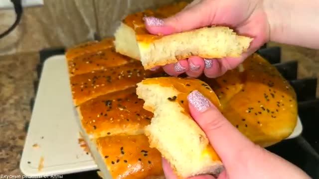 Хрустящий и воздушный хлеб.