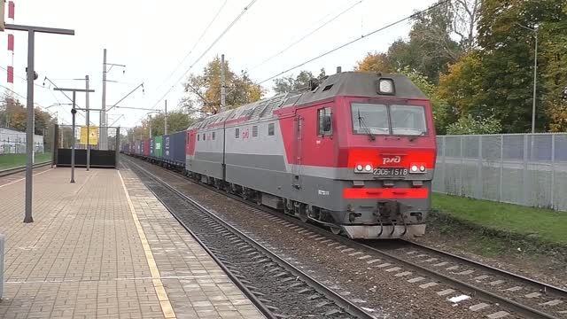 Грузовой электровоз серии 2ЭС6.