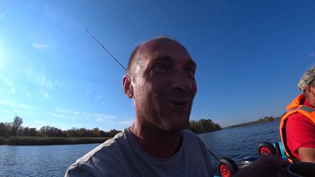 отдых на реке с палаткапить