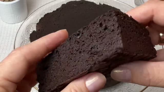 ПОТРЯСАЮЩИЙ ДЕСЕРТ ИЗ КАБАЧКОВ! Просто натрите кабачки и добавьте Яйца и какао! ОЧЕНЬ ВКУСНО!