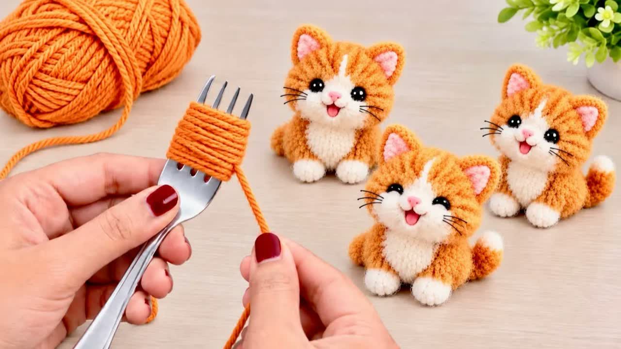 СДЕЛАЙ МИЛЫХ КОТИКОВ ИЗ ПРЯЖИ ЛЮБОГО ЦВЕТА!! / БЕЗ ИНСТРУМЕНТОВ 🧶✨😻 [9LtlhTPlA1I]