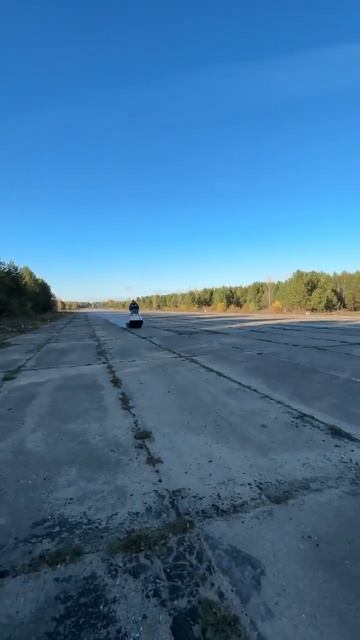 Буран на взлетной полосе.