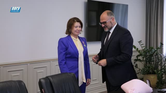 Ректор ВВГУ Татьяна Терентьева награждена медалью «За вклад в развитие города Владивостока»