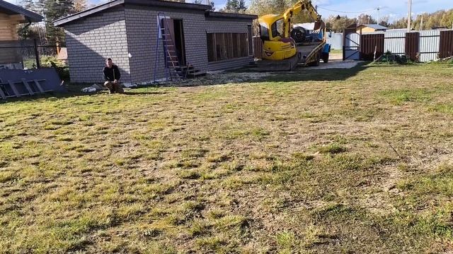 Началось выкопали под фундамент и электричество, Весь участок в канавах08-10-2026