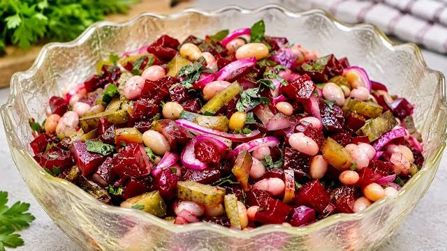 Салат из свеклы «Осенний» — съедается мгновенно!