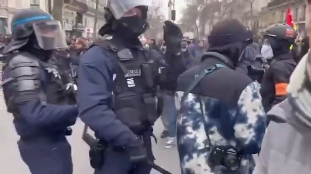 Иран уличил Францию в жестоких репрессиях и двойных стандартах