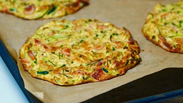 Просто натрите Кабачки и добавьте 1 Яйцо! Так вкусно, что готовлю часто летом! Вкуснее, чем пицца