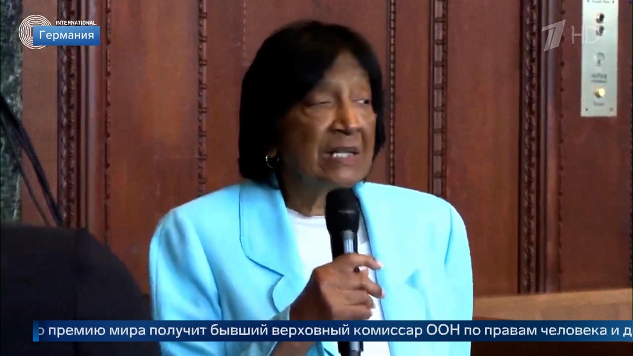 Нобелевскую премию мира получила бывший верховный комиссар ООН Нави Пиллэй.