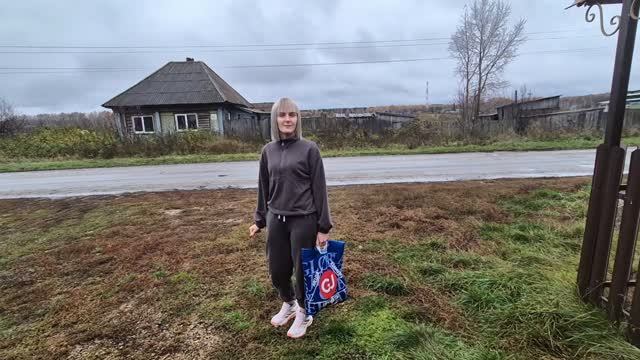 приходила Настя за сметанкой/ готовлю обед и говорю про посылки