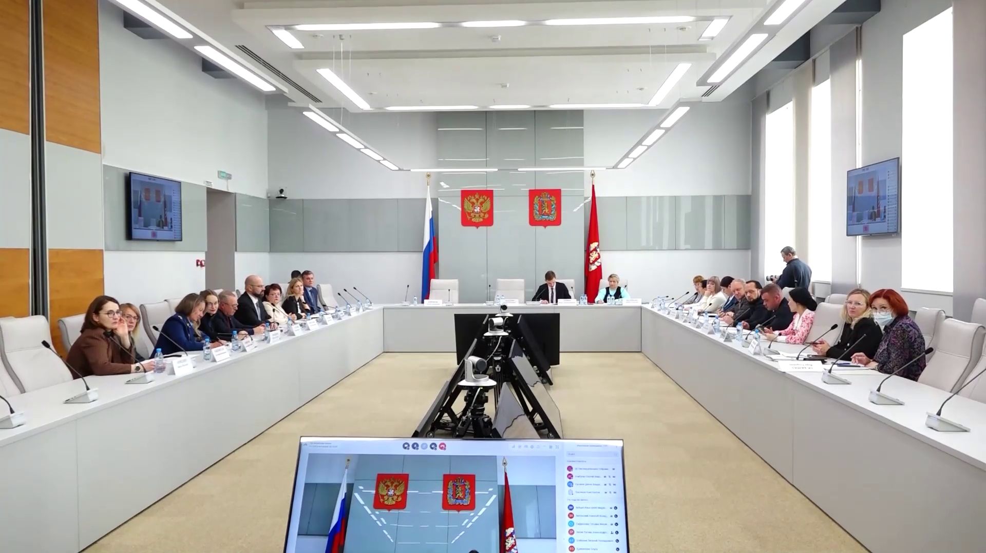 ПЕРВОЕ ЗАСЕДАНИЕ ОБНОВЛЁННОГО КОМИТЕТА ПО ВОПРОСАМ СЕМЬИ ЗАКОНОДАТЕЛЬНОГО СОБРАНИЯ КРАЯ