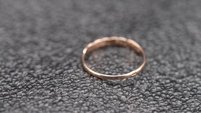 Кольцо золотое  (0,76 г, Золото, 375, вставка 0,05 г) код 234278