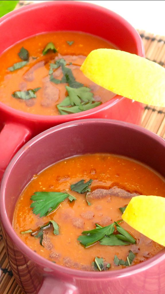 Турецкий суп-пюре из красной чечевицы с нотками мяты и чили.