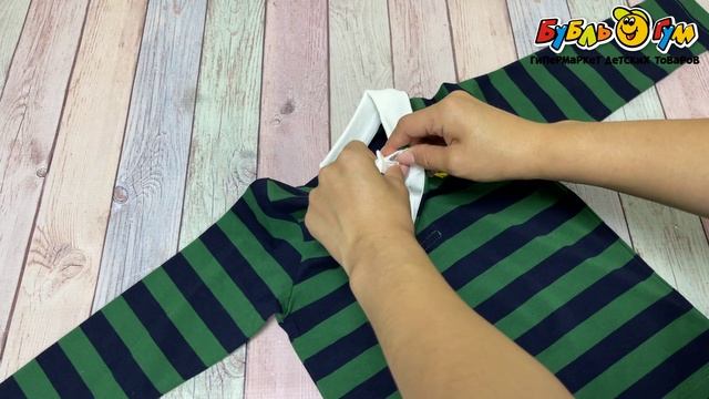Футболка лонгслив Lanson Kids трикотажная на пуговицах с отложным воротником с нашивкой собачки с полосатым принтом зеленый  - видео