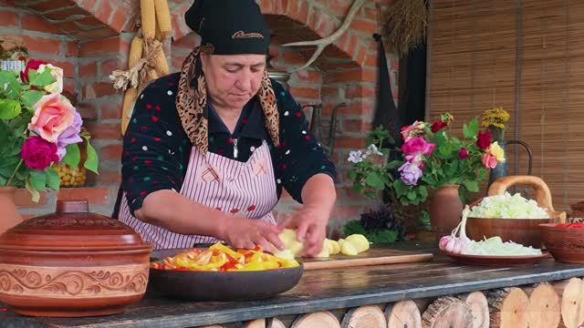 Бабушка готовит домашнее деревенское выпечка Азербайджанская Кухня Деревенская Кухня  Рецепты