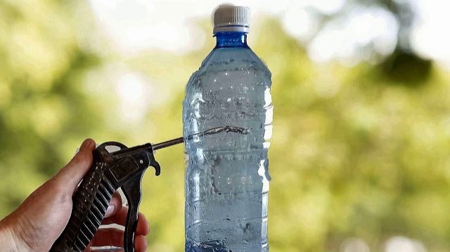 Отличная идея из пластиковой бутылки и продувочного пистолета