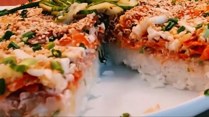 САЛАТ СЛОЁНЫЙ С РИСОМ И ЛОСОСЕМ 😋👍