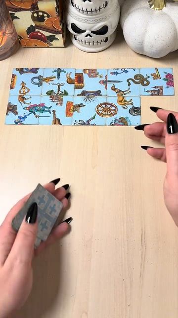 Какие неожиданности вас ждут в эти выходные? #гадание #выходные #tarotcards #пасьянс #неожиданно