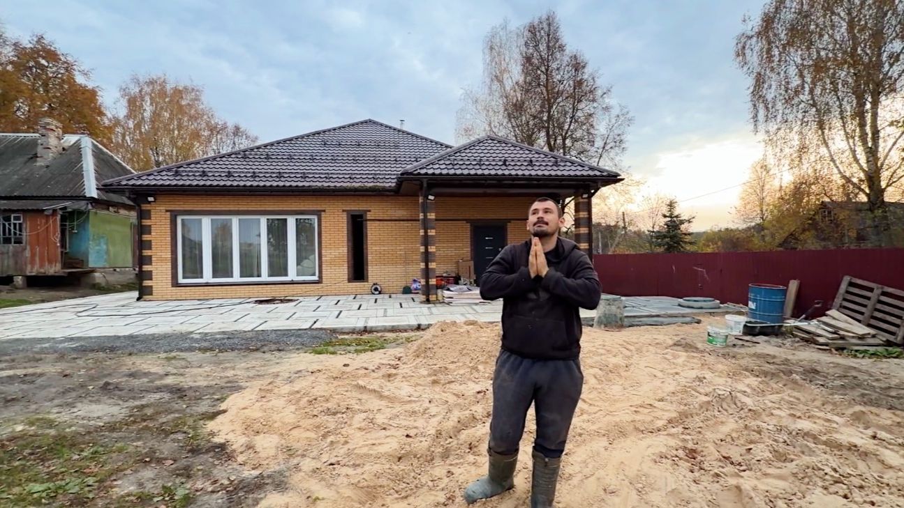 ⁣Давно просила мужа сделать это. Оцениваем результат. Строим дом в деревне своими руками.