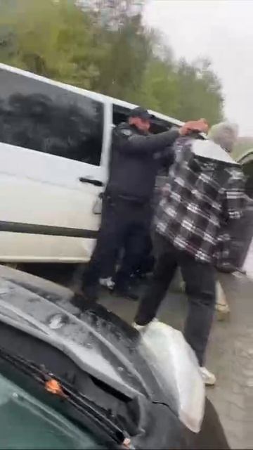 ТЦКашники выкрали мужчину, а его защитников избили и залили газом