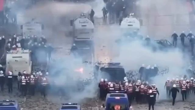 В Тиране продолжаются протесты