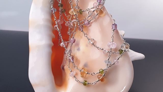 Колье с самоцветами