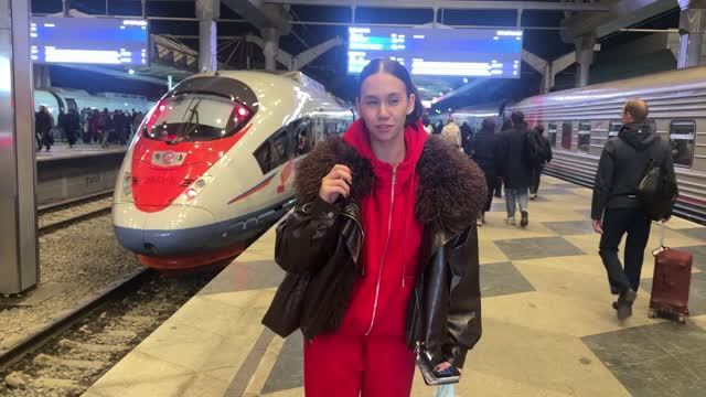 ЕДЕМ в Москву на ОДИН ДЕНЬ! 🚅🛍️ ночной поезд, шопинг и клиника Vlog