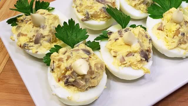 Банальная, но давно Забытая очень лёгкая и вкусная закуска.