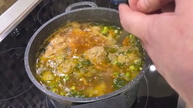 Вкуснейший суп с фрикадельками, готовится быстро и просто!