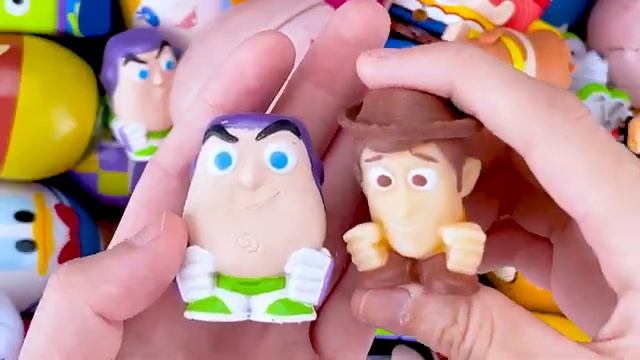 Распаковка множества сюрпризов: мягкие игрушки-сквиши из серии «Клуб Микки Мауса» (Disney Mickey Mou