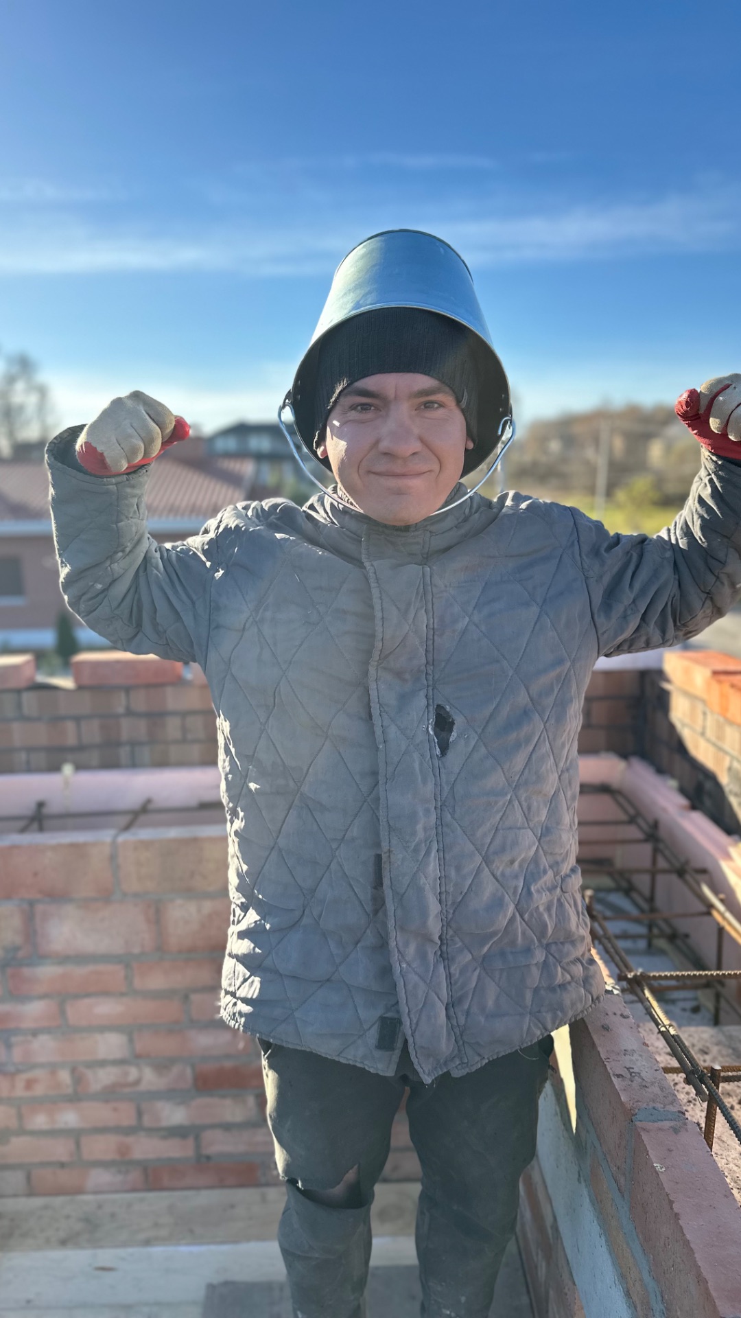 Бетон пошёл!→ Заливка армопояса второго этажа. Процесс, нюансы и результат.