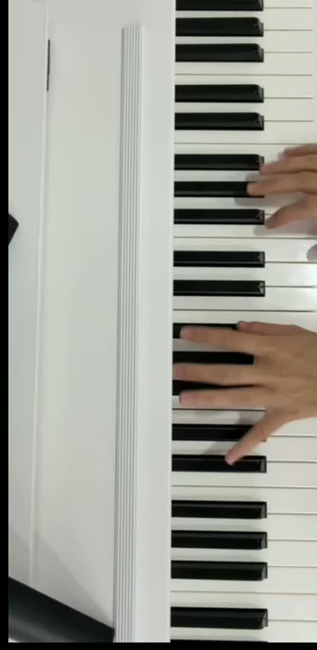 Играют и поют ученики