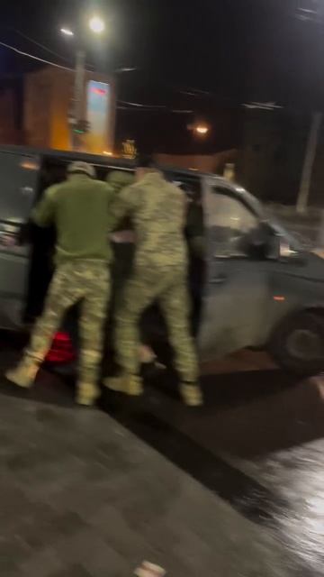 А все стоят и смотрят