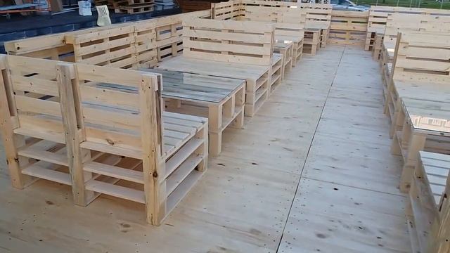 Мебель для кафе из паллет. Летняя терраса из поддонов в Москве от мастерской KingPallet смотреть онлайн