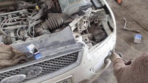 Замена лампочек передних фар и туманки ФОРД Фокус 2