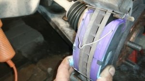 Mitsubishi Lancer 9. Устранение бряканья, стука тормозных суппортов недорого.