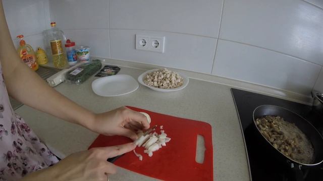 Рулетики из лаваша с куриным филе и шампиньонами смотреть онлайн